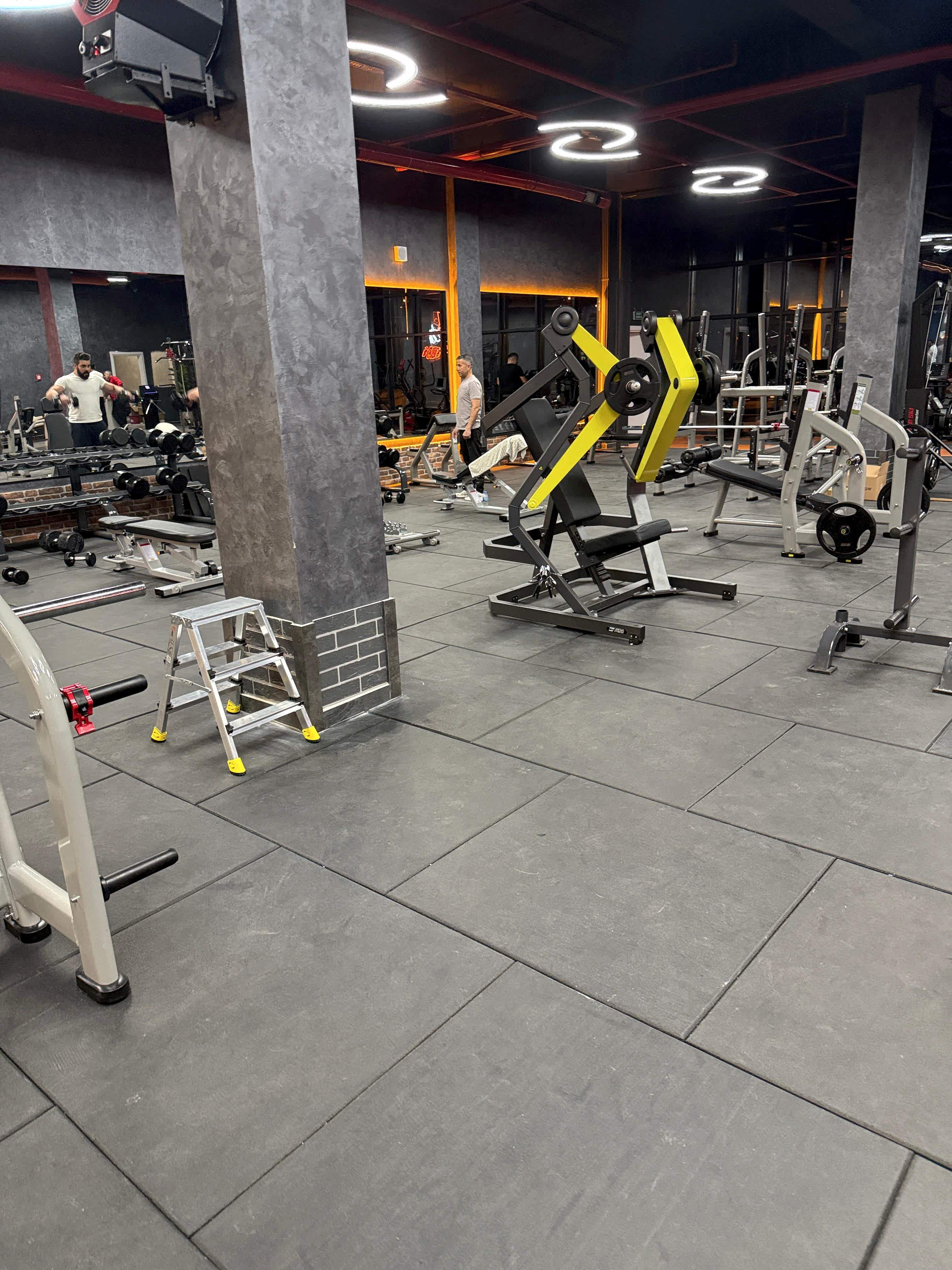 Momentum Fitness - Lüks Spor Salonu ve Premium Ekipmanlar
